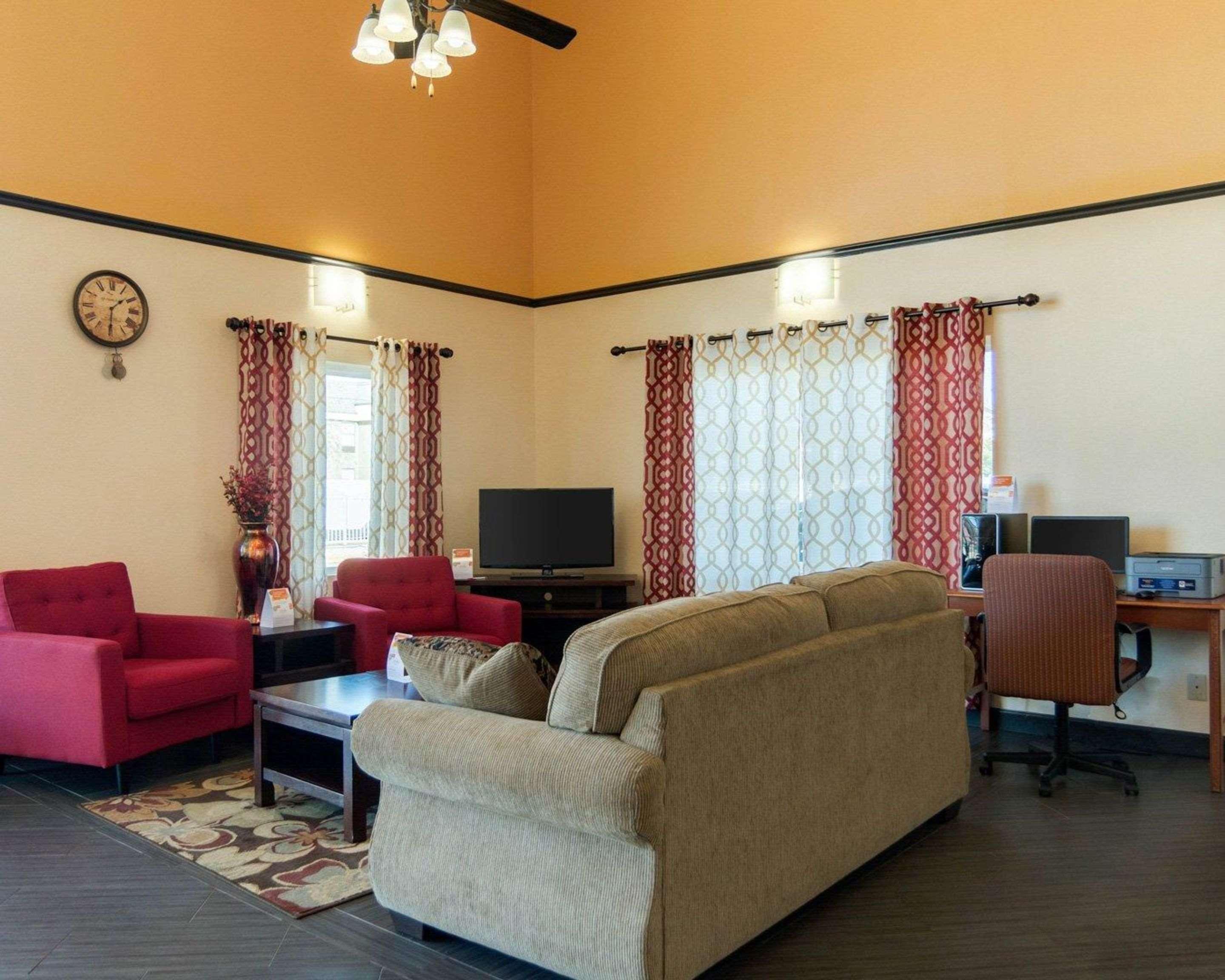 ראסלוויל Homestay Inn & Suites מראה חיצוני תמונה